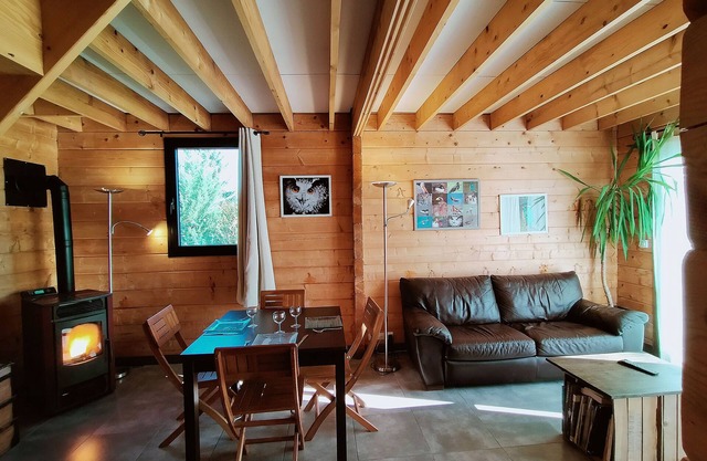 Cozy cottage by the lake oriental near Troyes