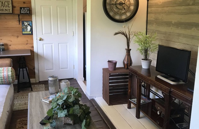 Cozy Cottage Get Away