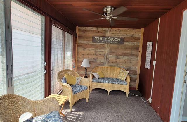 Cozy cottage great for friends, family or couples getaways!