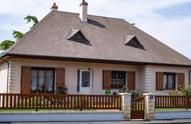 Cozy Cottage in Artenay: 3 Bedrooms, All-Inclusive Amenities, Near Paris & Orléans!