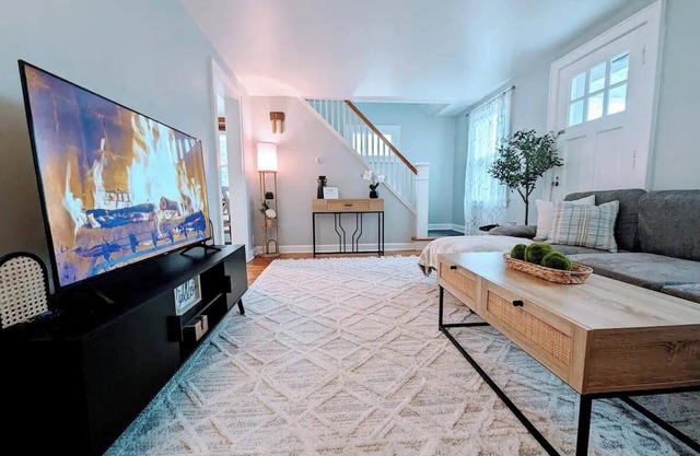 Cozy Cottage in Colonie
