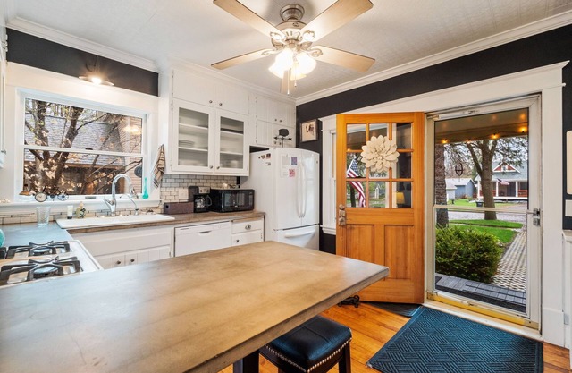 Cozy cottage in downtown Hudson, WI!