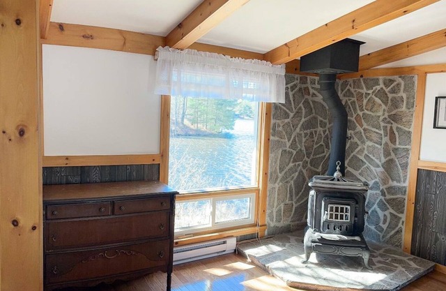 Cozy Cottage in McKellar ON Lakeside