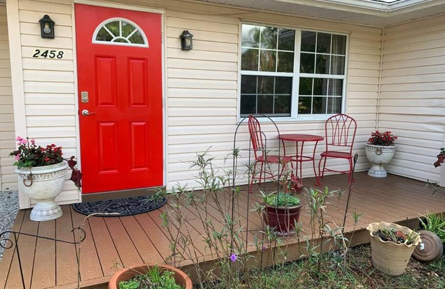Cozy Cottage near Beaches and Downtown Sarasota