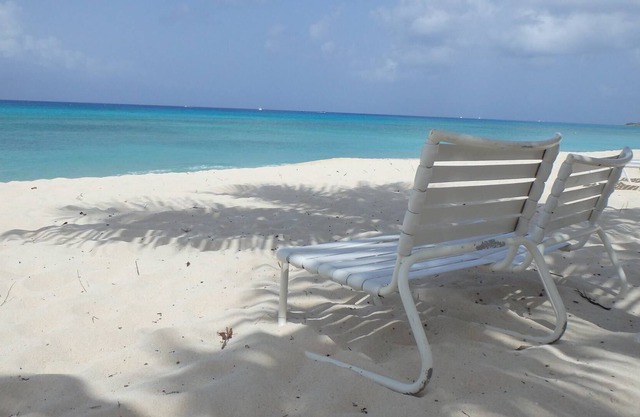 Cozy Cottage on Cemetery Beach-away from the crowds-Amazing beach & snorkeling!