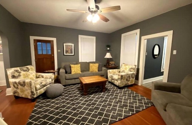 Cozy Cottage w/private patio just 1 block to downtown. Packed with charm!