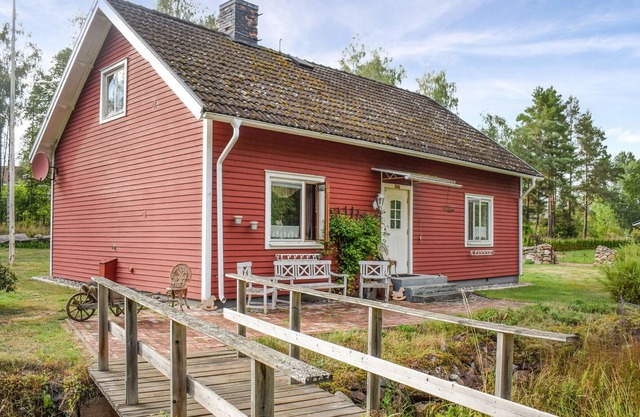 Cozy cottage with natural plot in quiet surroundings.
