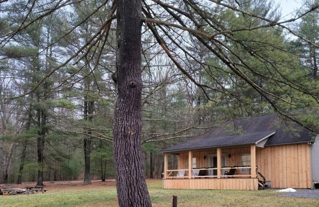 Cozy Cottage with Hiking and Biking ~Hot Tub~
