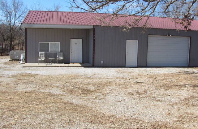 Cozy Country Cabin! 1 mile from Lake and beach area!