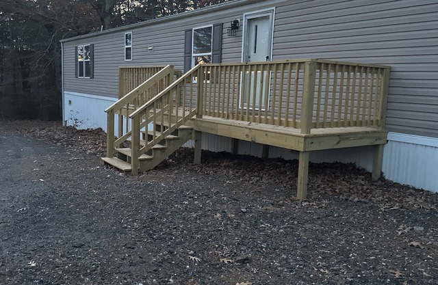 Cozy country cottage 3-bedroom mobile home with WiFi, AC in delightful Henry.