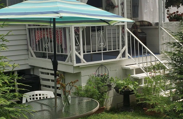 Cozy Country Cottage close to hiking and biking trails and fishing spots.