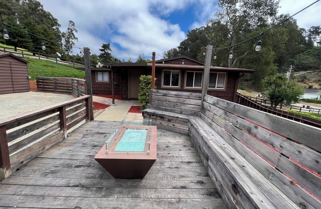 Cozy country cottage! Located 20 min. from Monterey.