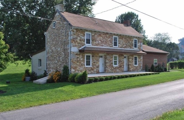 Cozy Country Cottage