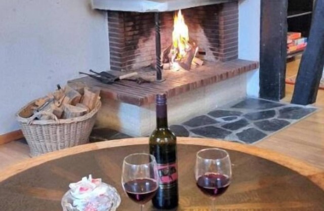 Cozy country house with a view of the Sauerburg