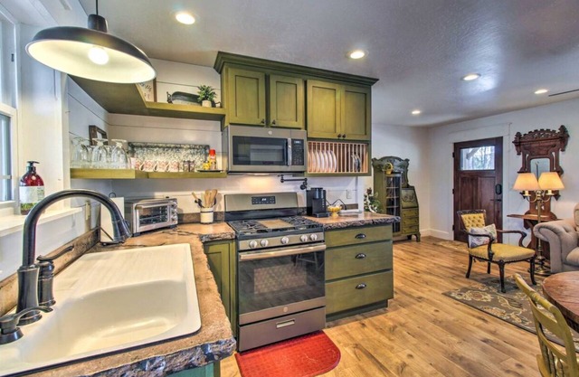 Cozy Country side Farmhouse @ Acorn Acres