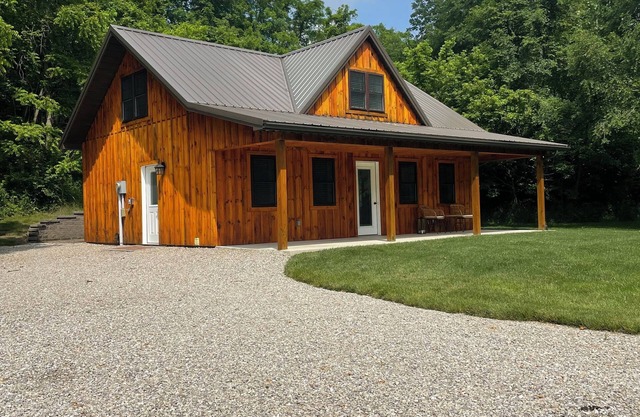 Cozy Creek Cabin is on the outskirts of the unique little town of Tarlton