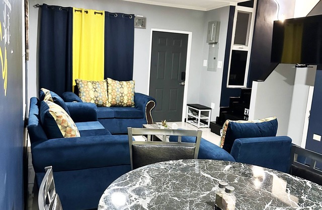 Cozy Crib 5mins from the airport