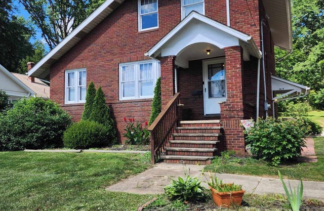 Cozy, cute home close to College of Wooster and Amish Country, Ohio