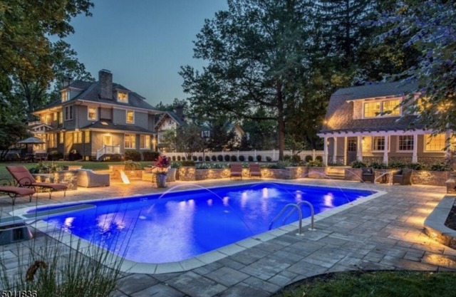 Cozy Designer Cottage with Saltwater Pool