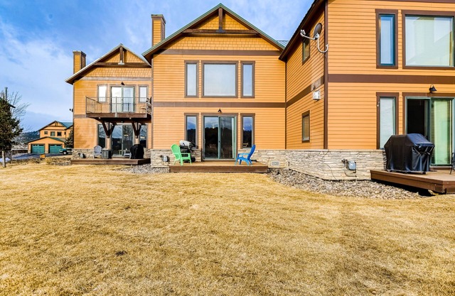 Cozy Dog-Friendly Retreat w/Gas Fireplace, W/D, Furnished Patio