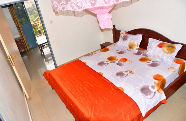 Cozy Double Room with Workspace and Private Bath in Kigali