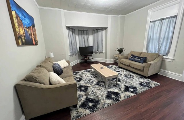 Cozy Downstairs Apartment