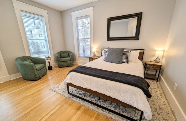 Cozy downtown Manchester 1-bedroom apartment