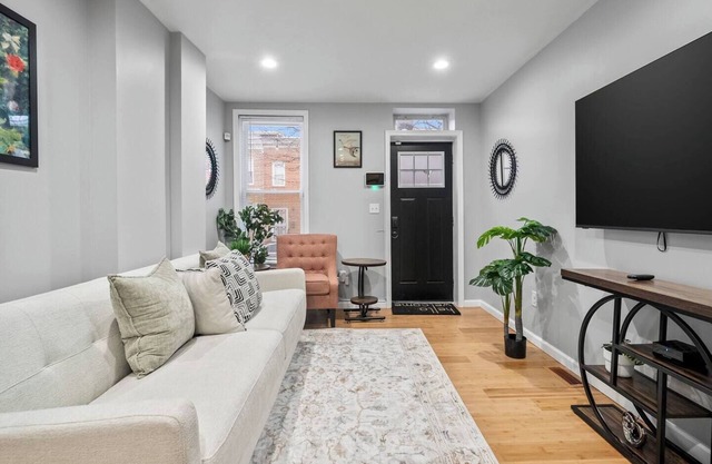 Cozy Downtown Retreat | Walkable