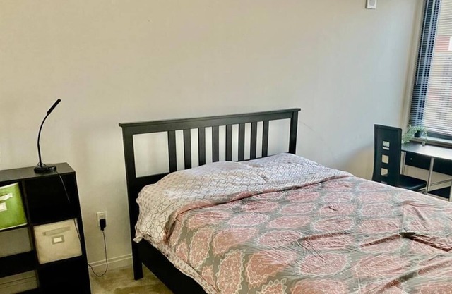 Cozy downtown silver spring self-contained room,with wifi,work station,gym&pool
