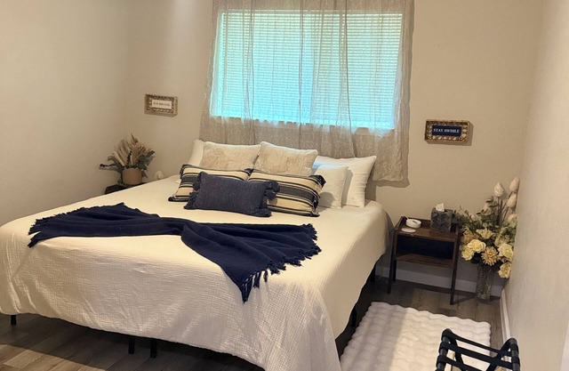 Cozy duplex in charming Waxahachie close to Nelson University