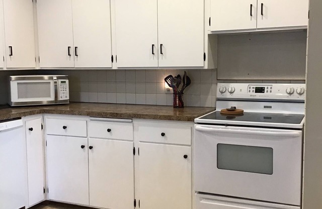 Cozy family friendly home, with large private backyard. Two family rooms.