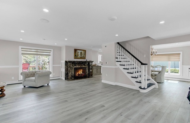 Cozy family home in Long Island, New York. - Canal Front.