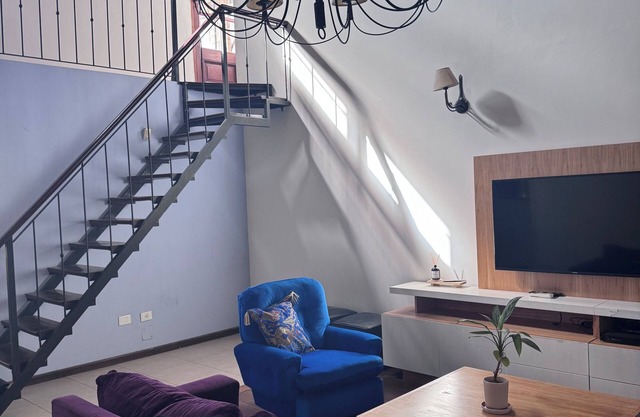 Cozy family house in Parque Leloir with swimming pool, barbecue and lots of greenery.