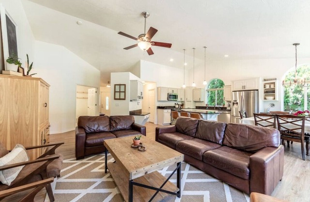 Cozy Family Retreat- Fire Pit, Playroom, And Games