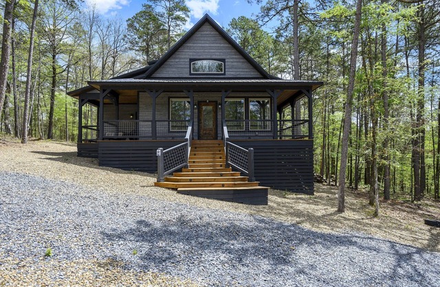 Cozy Forest Cabin w/Nature Views & Peaceful Vibes | Birdwatcher's Paradise