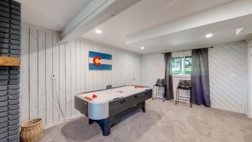 Cozy Four Bedroom Family Retreat with Yard and Air Hockey