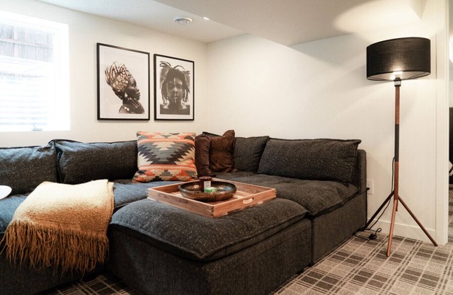 Cozy Garden Level Suite in Historic Saint Paul Cathedral Hill