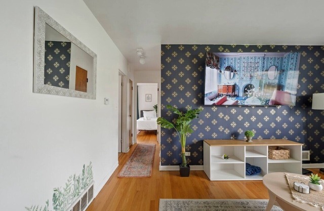 Cozy Getaway - 2 Parking Spaces, Sleeps 4!