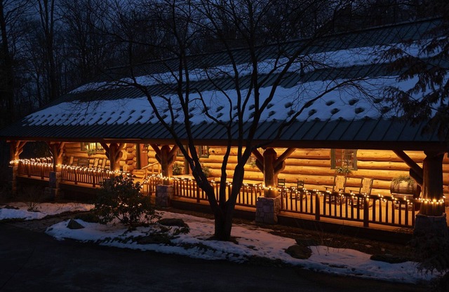 Cozy Getaway, hot tub, pool table, 200 acres