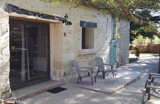 Cozy Gite with Private Heated Pool near Beauval Zoo and Chenonceau Castle