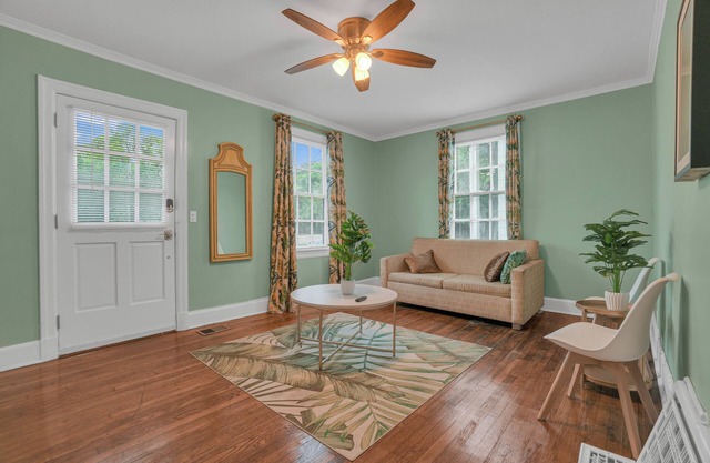 Cozy Green Haven, 1BR Flat Minutes from Downtown