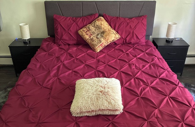 Cozy ground floor suite ideal for a relaxing stay. Enjoy peace and tranquility.