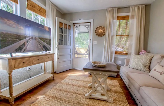 Cozy Guest Apartment in the ♥️ of Historic St Aug with Free Parking