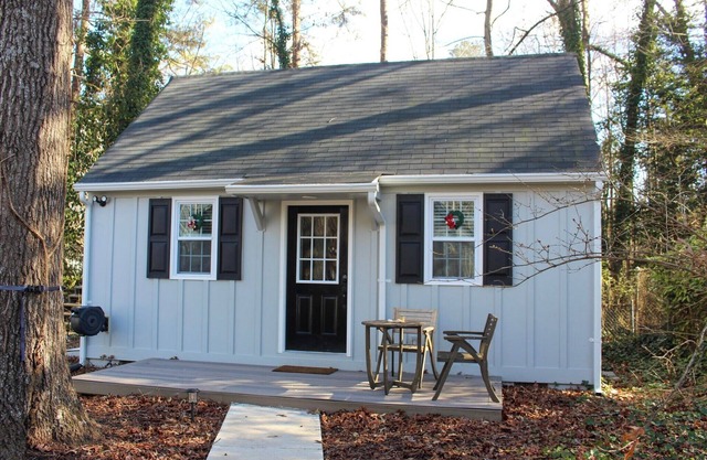 Cozy guest house in a quiet neighborhood close to all the happenings in Richmond