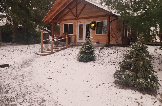 Cozy (heated/AC) clean cabin near Ohio side Pymatuning Lake