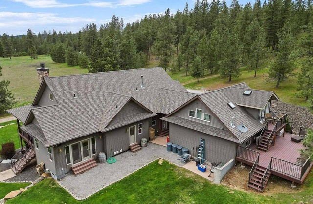 Cozy high-end studio on five acre estate in charming Newman Lake.
