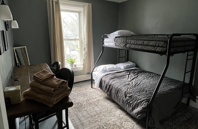 Cozy Historic Townhouse