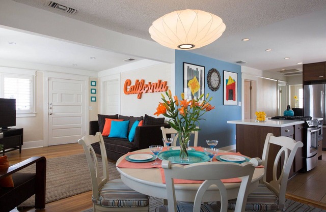 Cozy Hollywood House ★ Central Los Angeles Location ★ 2 Car Parking
