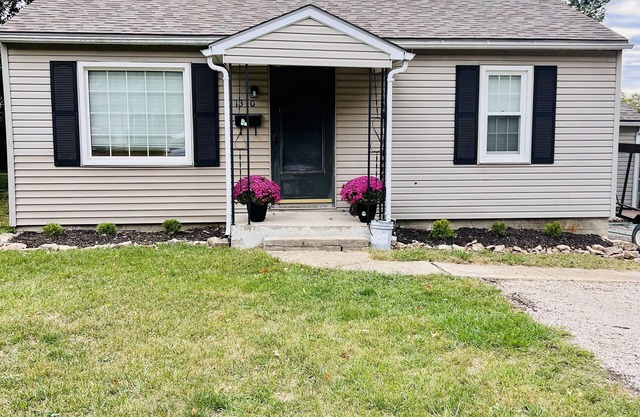 Cozy home close to park and YMCA. Kid & Pet Friendly - fenced in backyard.