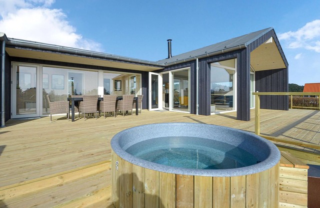 Cozy home in Ebeltoft with WiFi